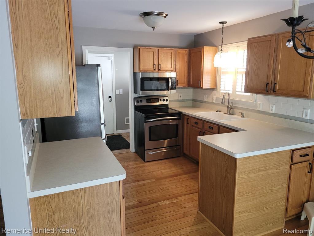971 RIKKI ANN, Wixom, MI 48393 — Photo 8