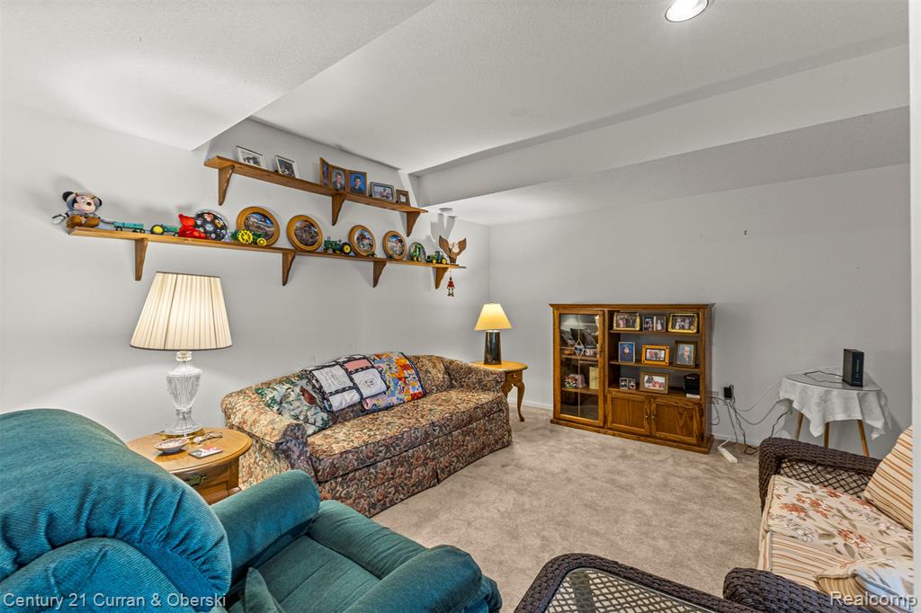 698 Ravencrest Lane, Westland, MI — Photo 30