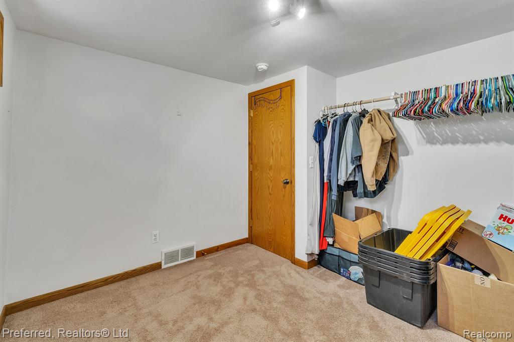 9514 CORNELL Avenue, Clarkston, MI 48348 — Photo 35
