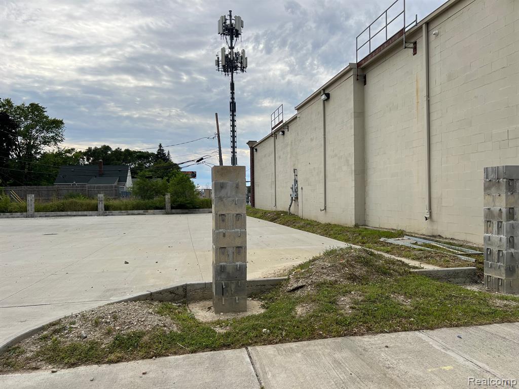 5540 E 8 MILE Road E, Detroit, MI 48091 — Photo 76