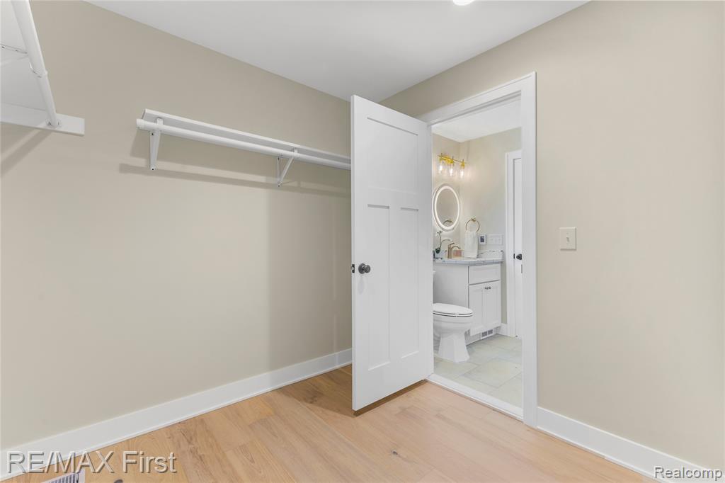 700 Devillen Avenue, Royal Oak, MI 48073 — Photo 36