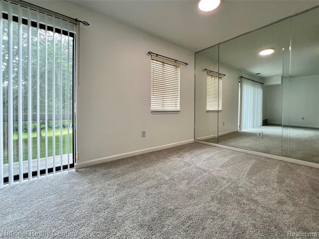 33911 Pondview Circle, Livonia, MI 48152 — Photo 15