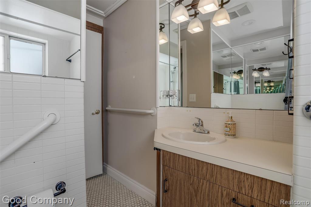 603 E Maxlow Avenue, Hazel Park, MI 48030 — Photo 12
