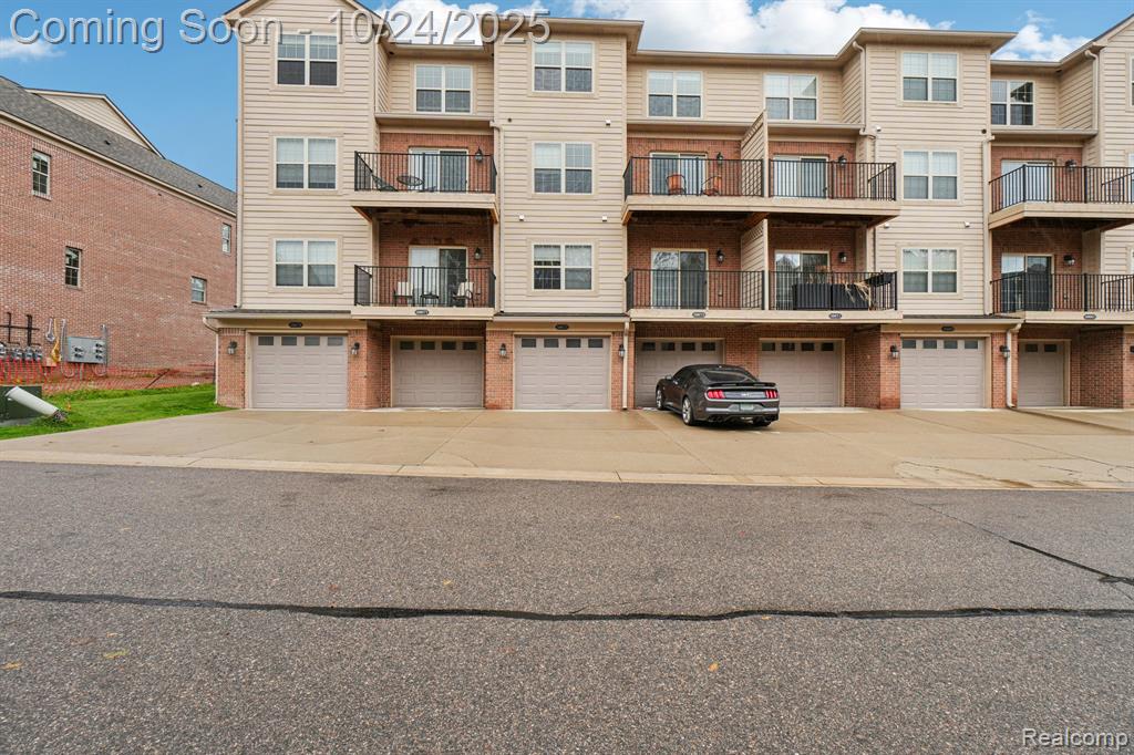 39675 Springwater, Northville, MI 48168 — Photo 32