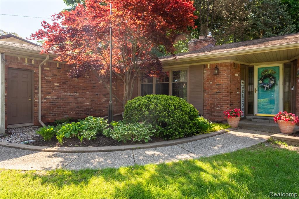 4371 Waverly Drive, Waterford, MI 48329 — Photo 2