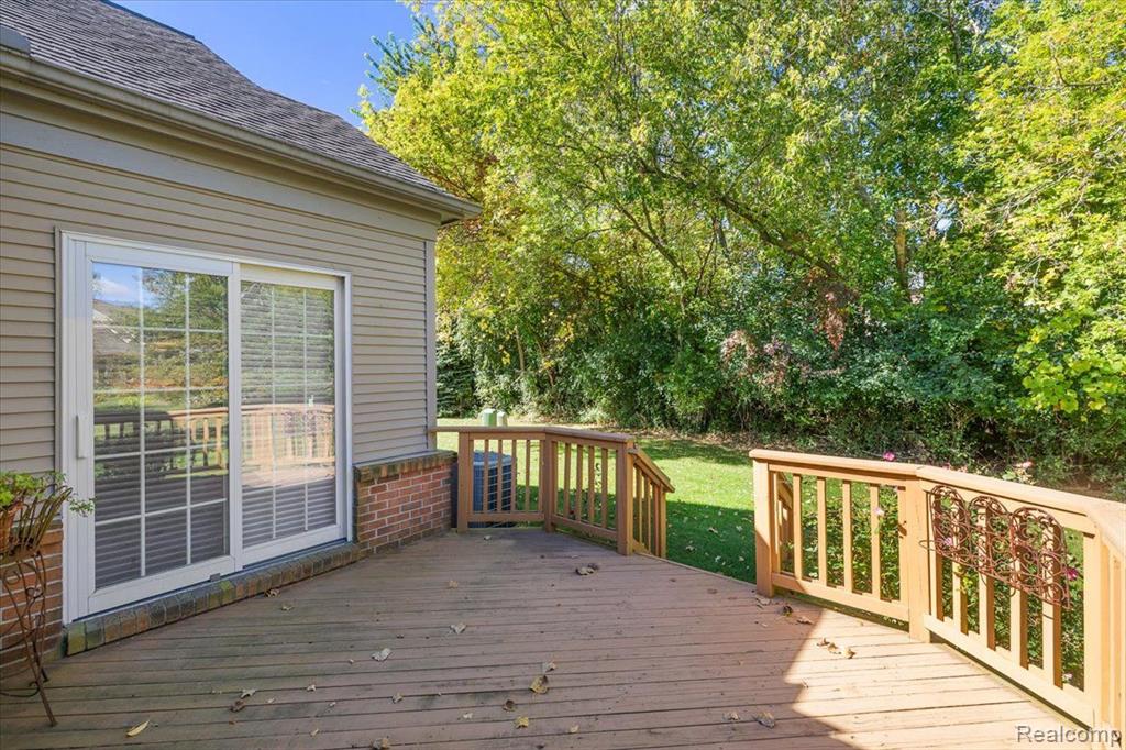 833 GARNET Court, Rochester, MI 48306 — Photo 10