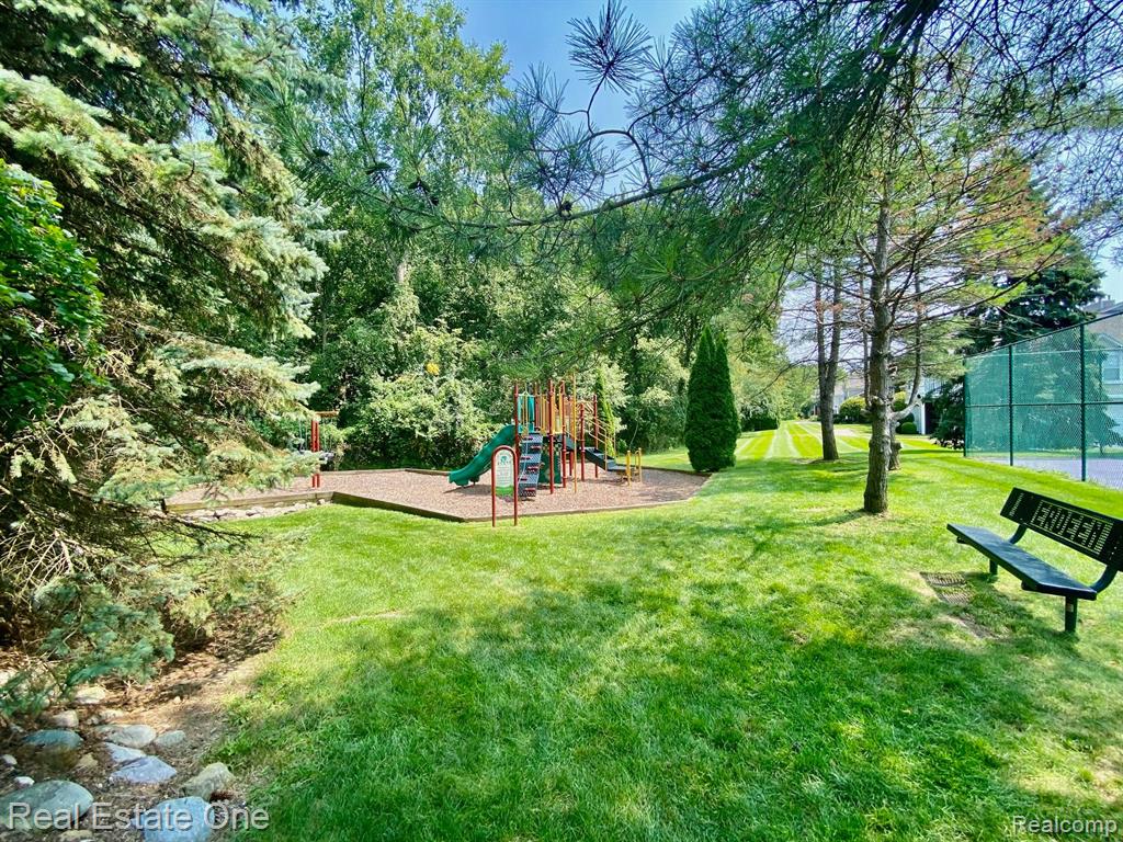 44932 MARIGOLD Drive, Sterling Heights, MI 48314 — Photo 23
