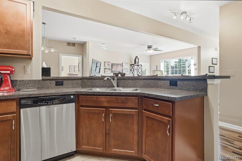 28304 Adler Park Drive S, New Baltimore, MI — Photo 12