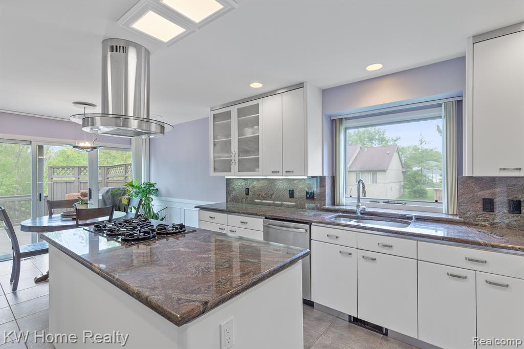 4958 COUNTRYSIDE Drive, West Bloomfield, MI 48323 — Photo 14