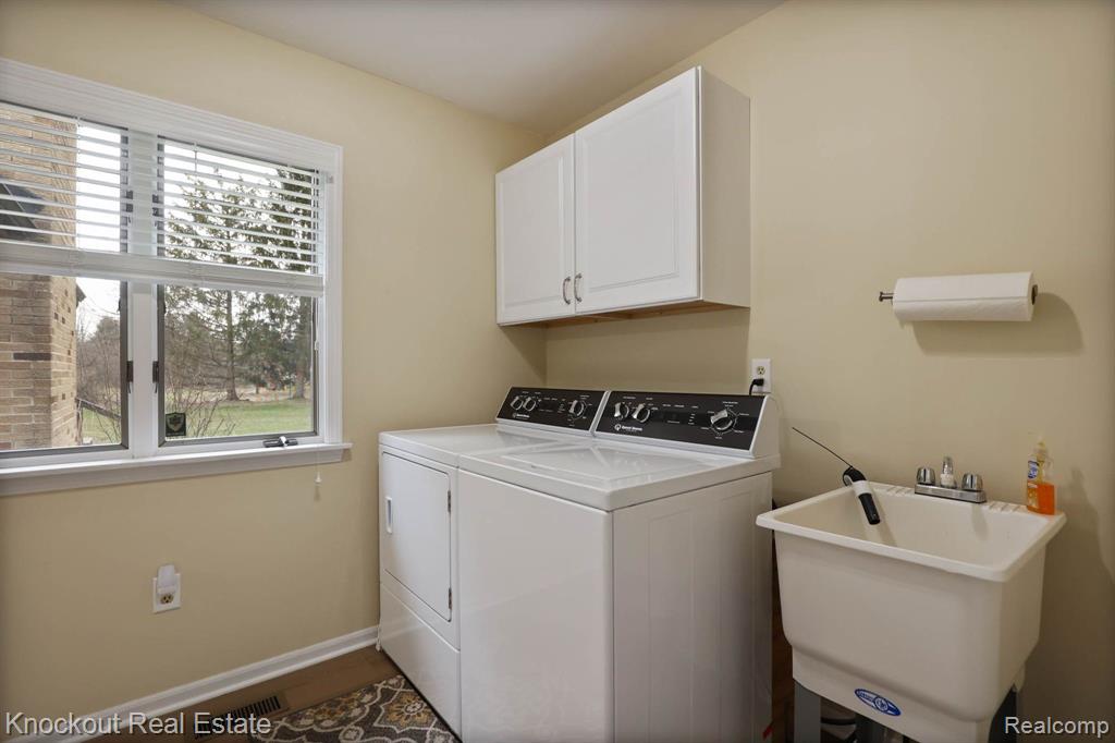 9350 OAKMONT Drive, Grand Blanc, MI 48439 — Photo 42