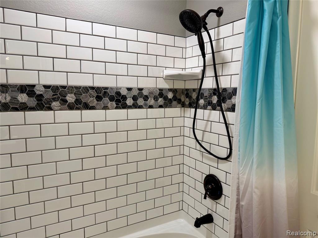 29589 Jefferson Avenue, 15, Gibraltar, MI — Photo 20