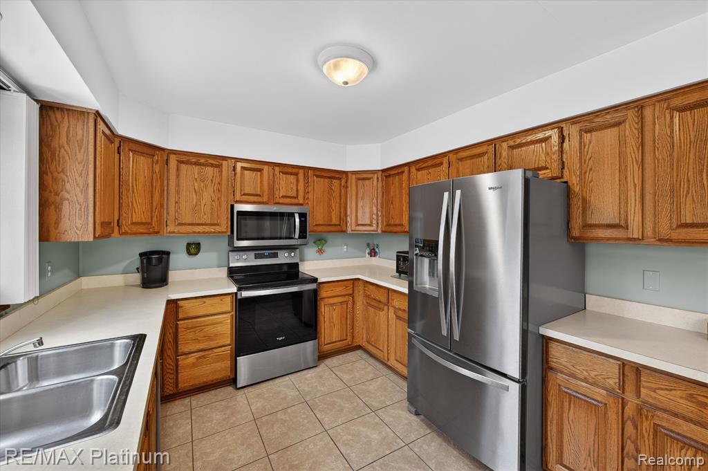 10696 Parker Court, South Lyon, MI 48178 — Photo 7