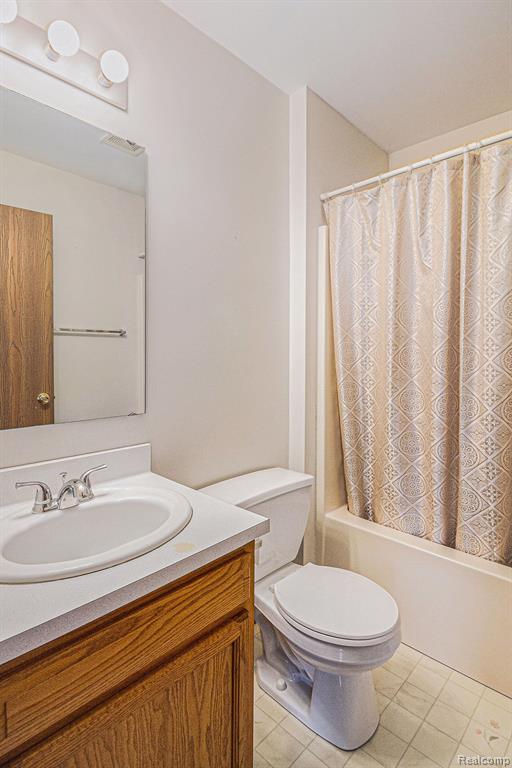 930 N EAST Street, Fenton, MI 48430 — Photo 22