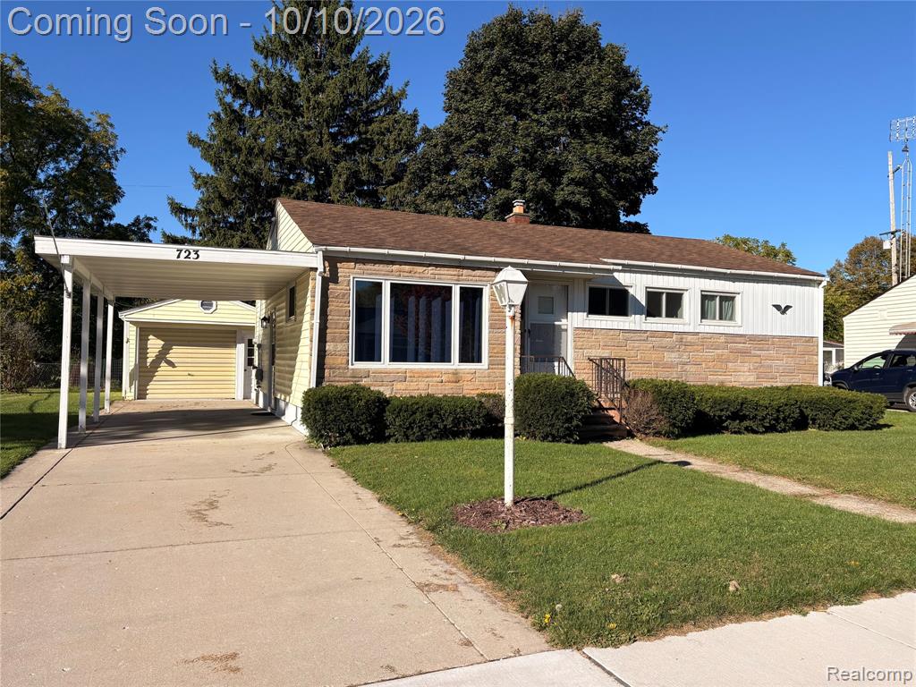 723 Woodbine Drive, Fenton, MI 48430