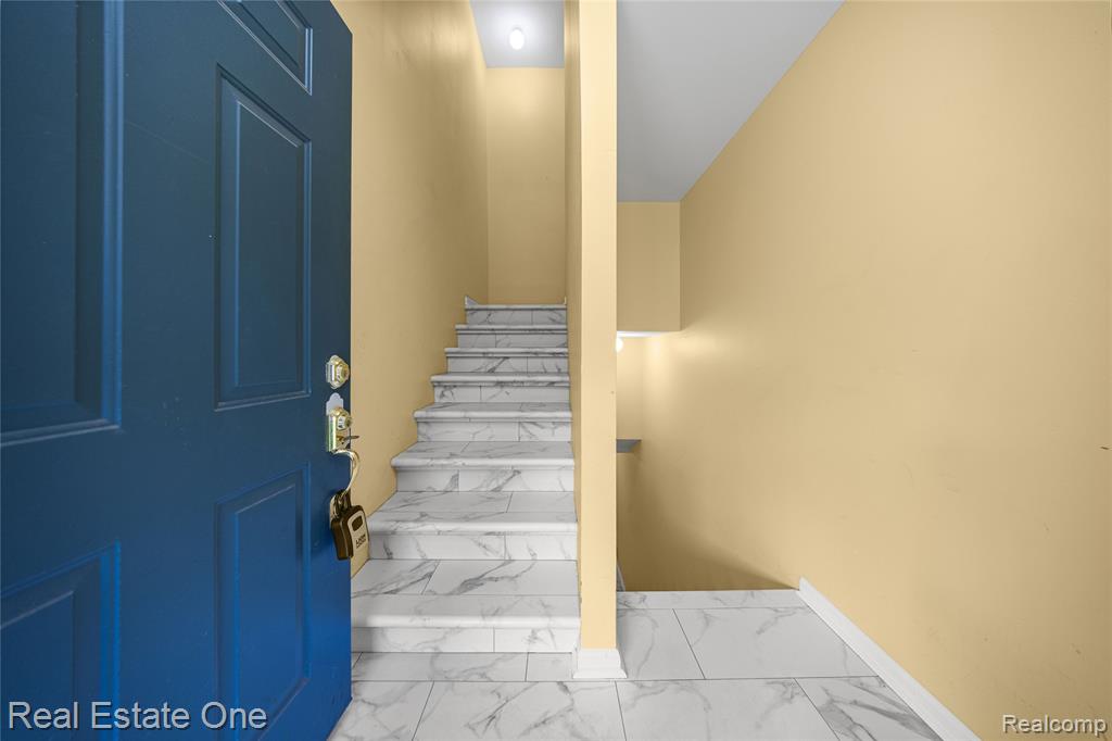 160 Sandy Lane, Walled Lake, MI 48390 — Photo 16