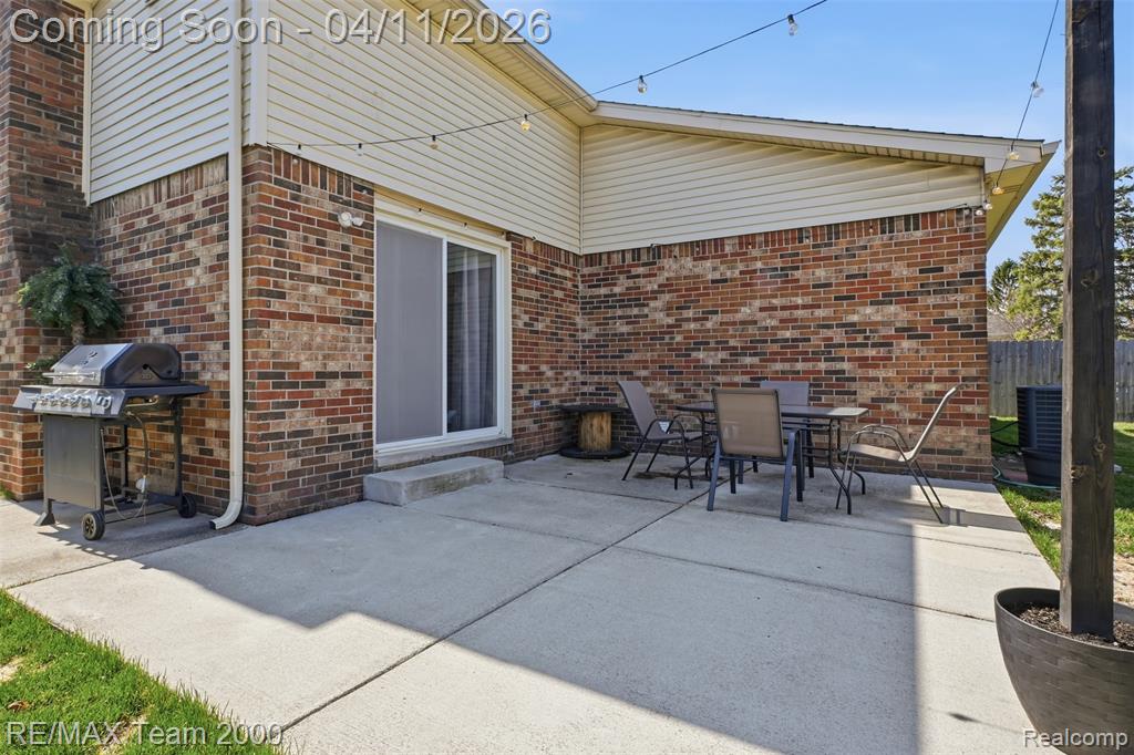 43800 Simsbury Street, Canton, MI 48187 — Photo 34