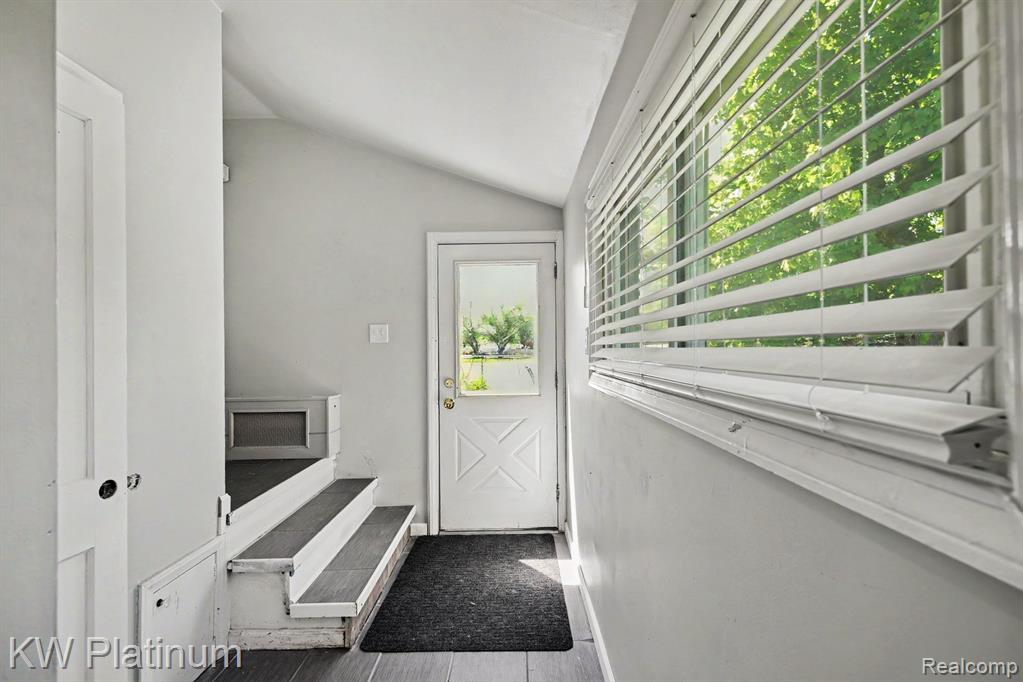 47611 Burton Drive, Shelby Twp, MI 48317 — Photo 12