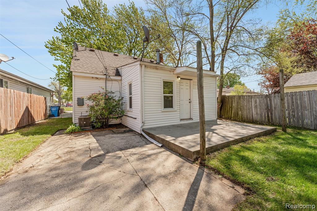 28855 Delton Street, Madison Heights, MI 48071 — Photo 24