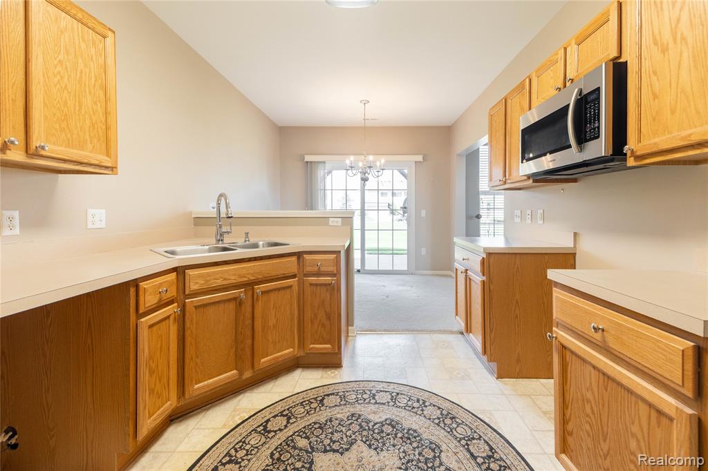 26624 Kirkway Circle, Woodhaven, MI 48183 — Photo 10