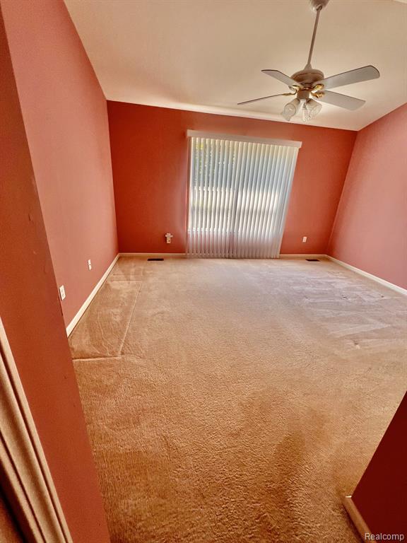 553 WOODHAVEN Drive, Commerce Twp, MI 48390 — Photo 13