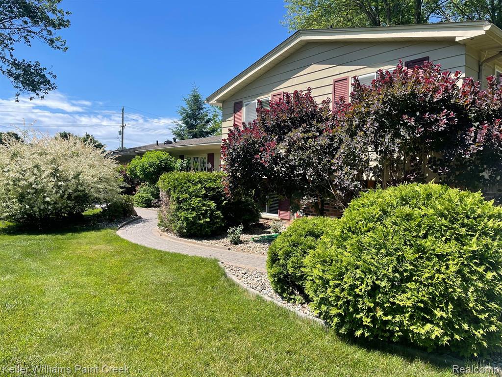 7374 WOODRIDGE Road, West Bloomfield, MI — Photo 29