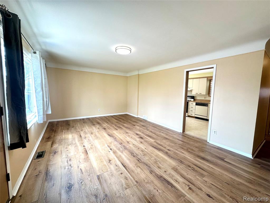 6644 Cronin Drive, Dearborn Heights, MI 48127 — Photo 3