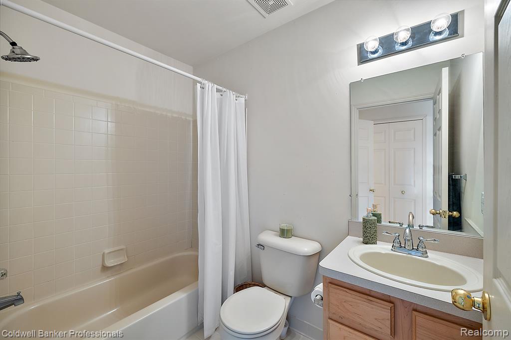 451 GOLF VILLA Drive, Oxford, MI 48371 — Photo 33
