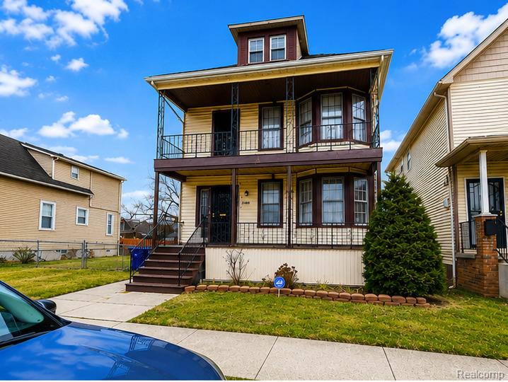 2400 Danforth Street, Hamtramck, MI 48212