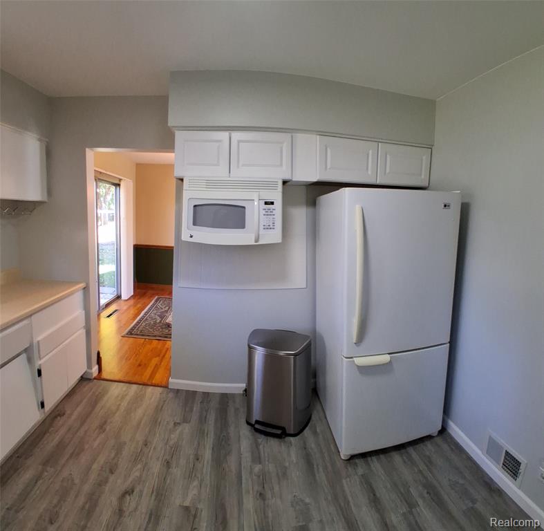 5352 Elmsford Drive, Flint, MI 48532 — Photo 9