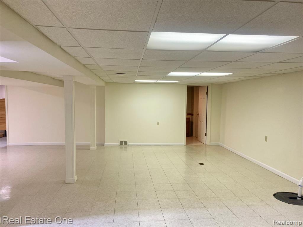 8262 Roselawn Street, Westland, MI — Photo 37