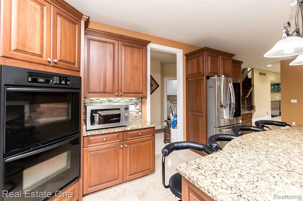 18090 Peninsula Way, Northville, MI 48168 — Photo 43