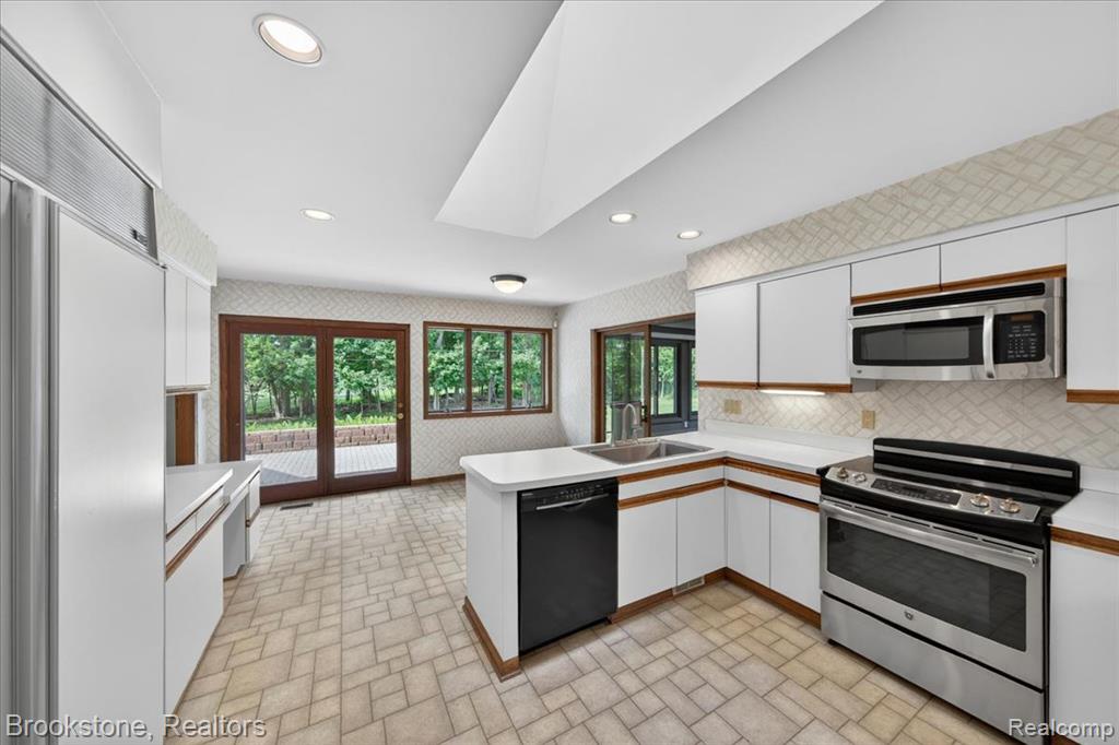 2610 Vanel Court, West Bloomfield, MI 48324 — Photo 15