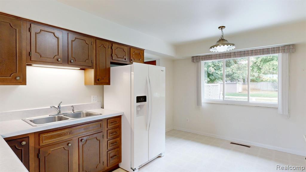 5204 Applewood Drive, Flushing, MI 48433 — Photo 40