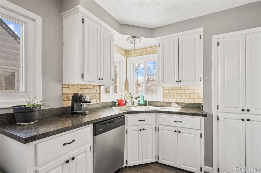 5919 Deering Street, Garden City, MI — Photo 9