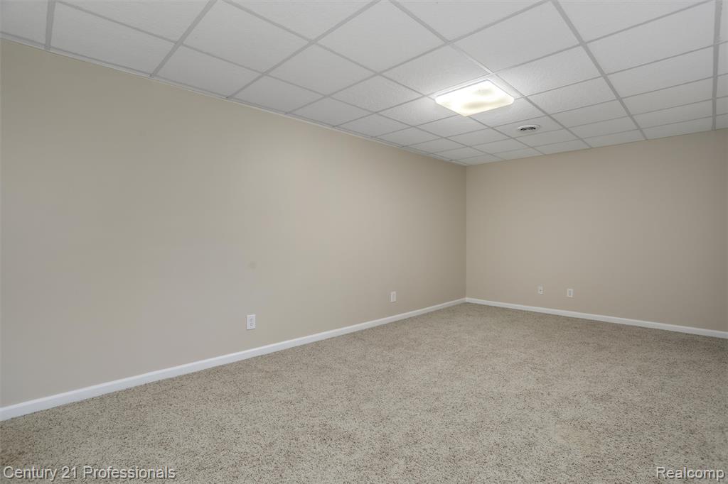 5540 River Park Drive, Waterford, MI 48327 — Photo 29
