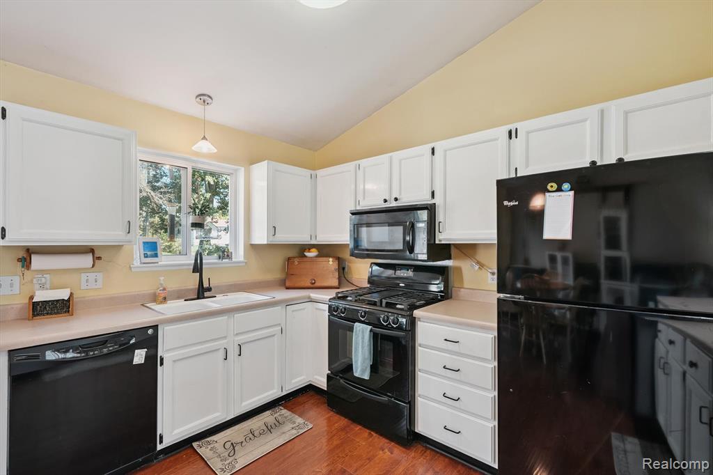 6358 Windham Place, Grand Blanc, MI 48439 — Photo 17