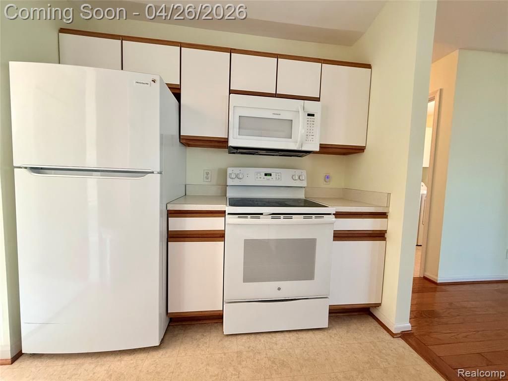 7192 Hawthorne Circle, Goodrich Vlg, MI — Photo 8