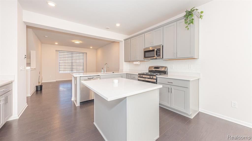 49685 LANTERN Way, Canton, MI 48188 — Photo 6