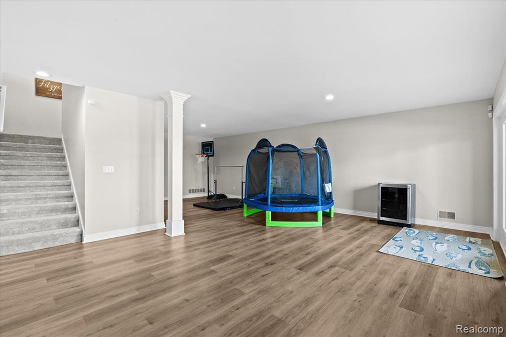 10817 Cliffview Drive, South Lyon, MI 48178 — Photo 25