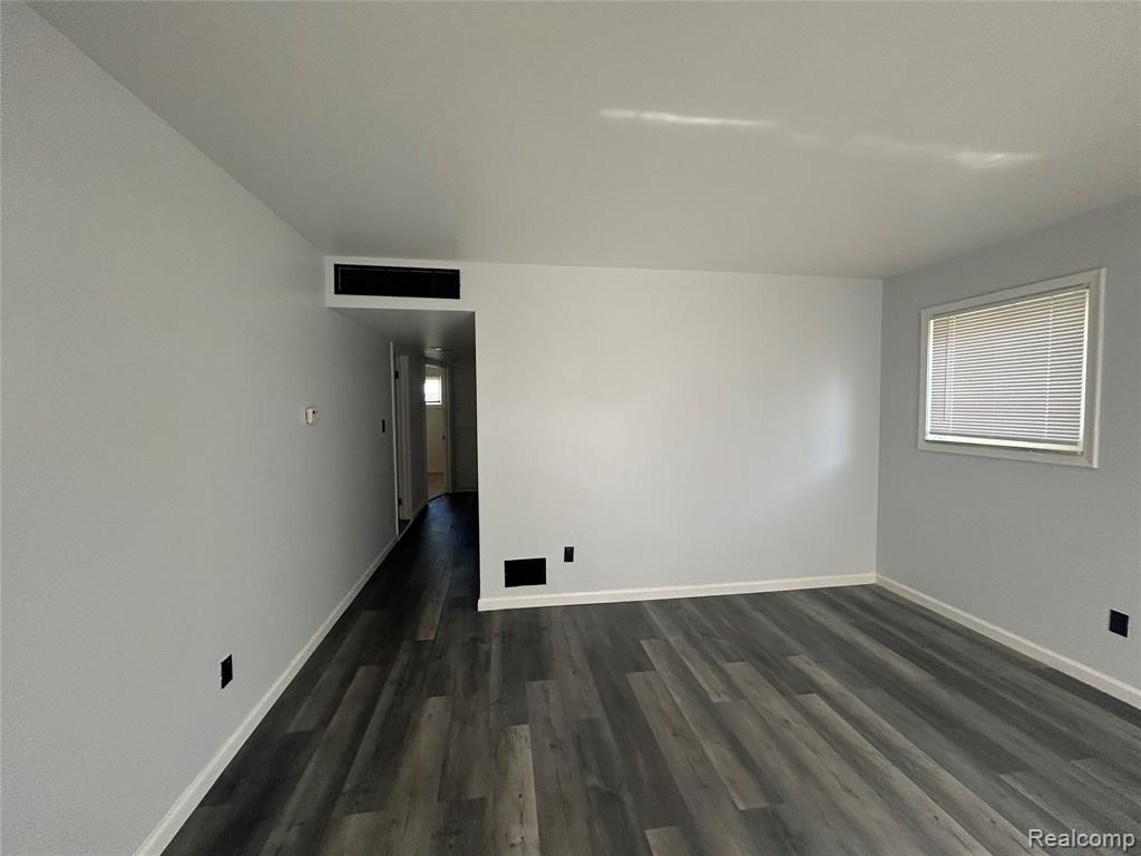 4987 Roosevelt Boulevard, Dearborn Heights, MI 48125 — Photo 8