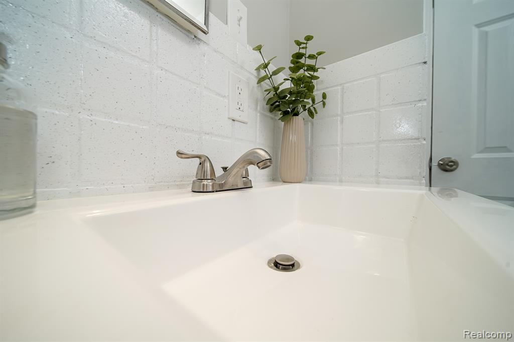 4643 S Hubbard Street, Wayne, MI 48184 — Photo 28