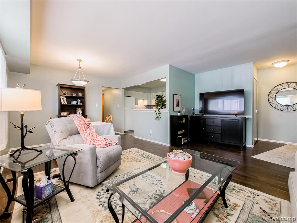 8497 KENNEDY Circle, 4, Warren, MI 48093 — Photo 7