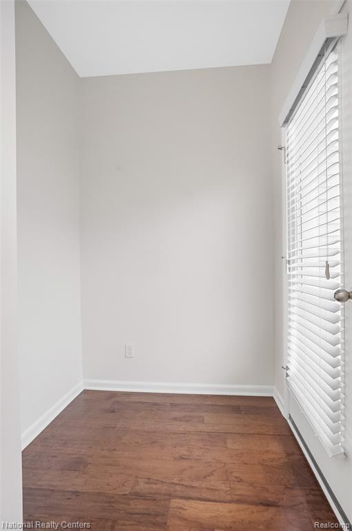 3127 Chambers W, Wixom, MI 48393 — Photo 17