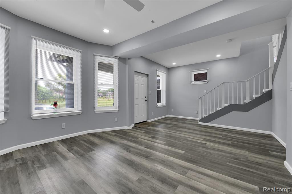 2653 LOTHROP Street - Photo 4