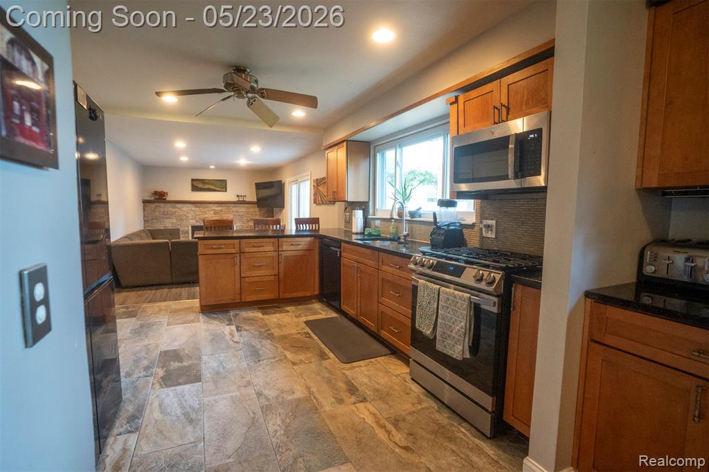 530 Sheffield Drive, Madison Heights, MI 48071 — Photo 13