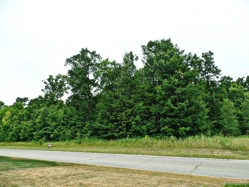 33 FOREST GATE Court, Grand Blanc, MI 48439