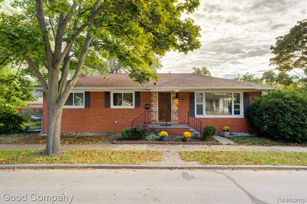 204 Edgewood Place, Ferndale, MI 48220