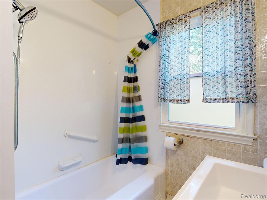 4455 N Genesee Road, Flint, MI 48506 — Photo 20