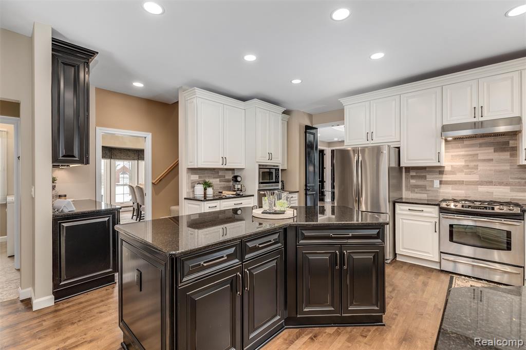 49474 Pine Ridge Court, Plymouth, MI 48170 — Photo 17