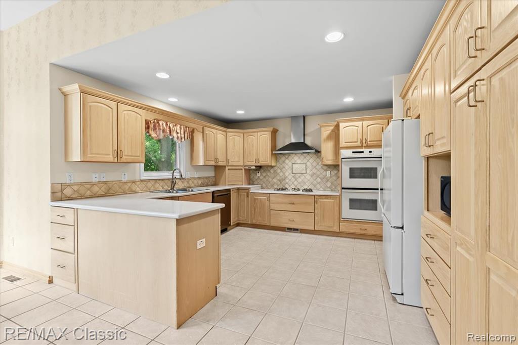 4160 Rolling Pines Court, Commerce Twp, MI 48382 — Photo 25
